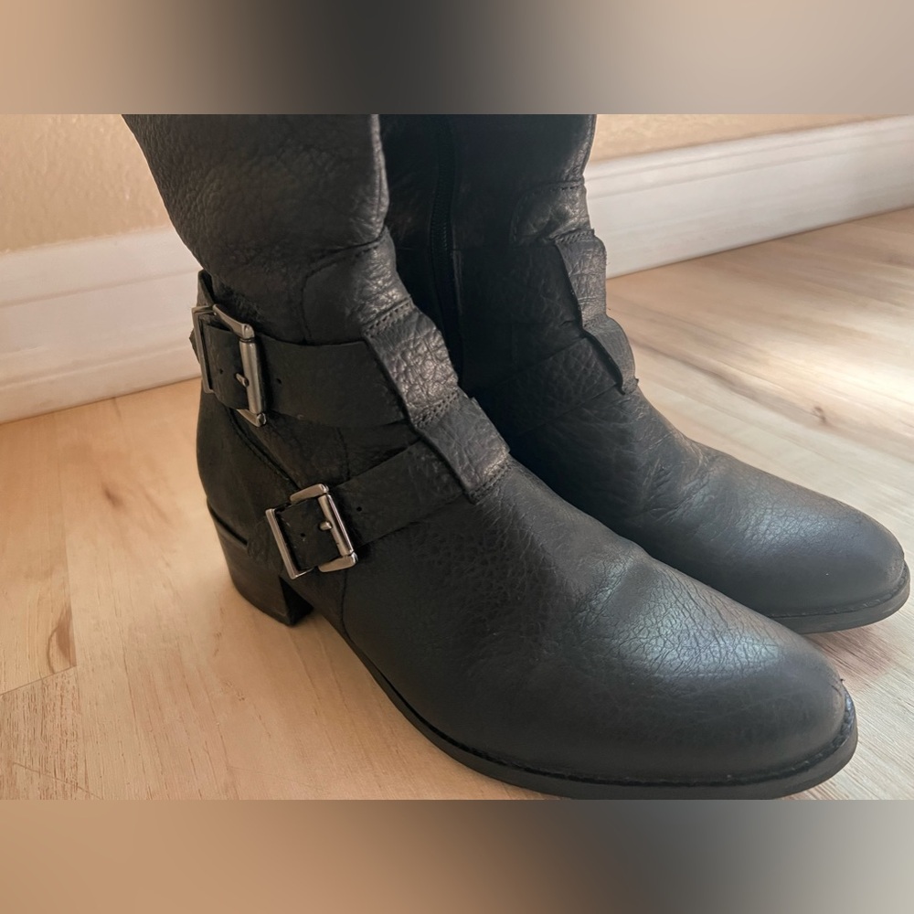Black Fidji tall boots in size 37.5; lightly used.